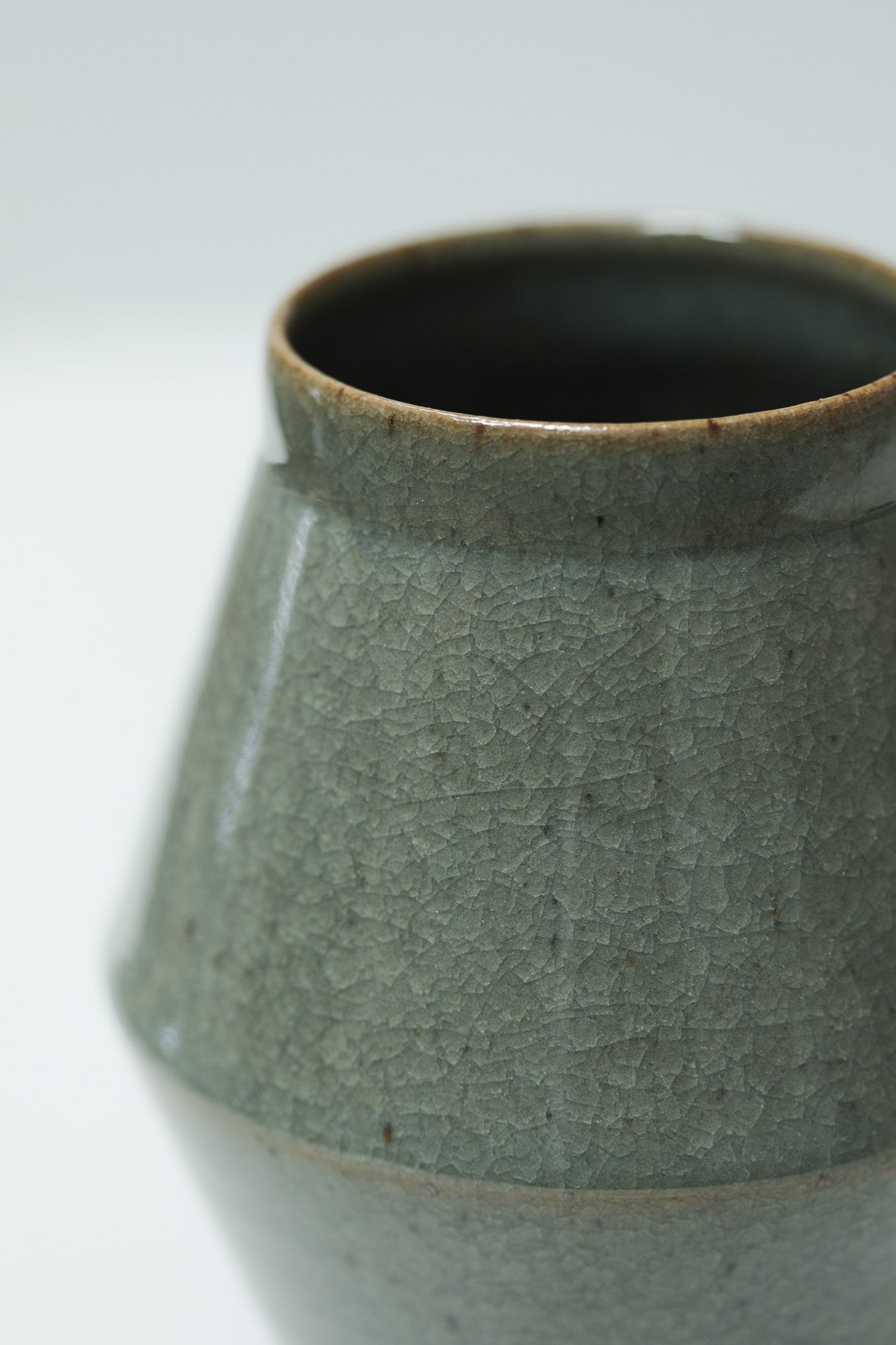 Florian Gadsby: Angular Vase