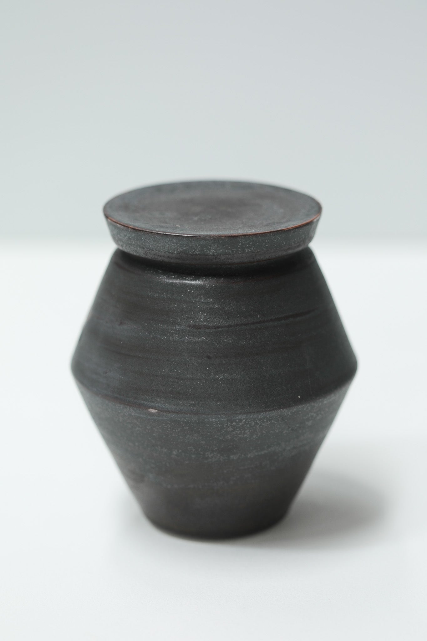 Florian Gadsby: Angular Lidded Jar