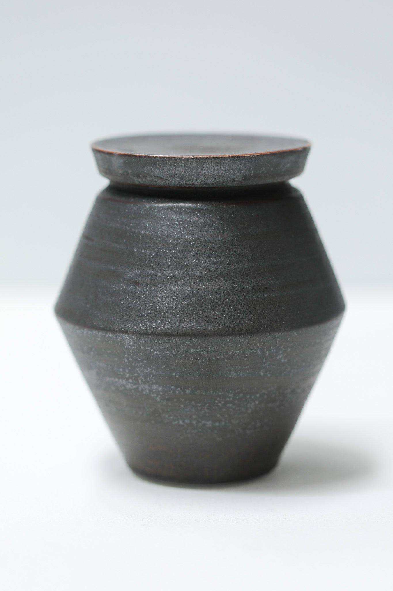 Florian Gadsby: Angular Lidded Jar