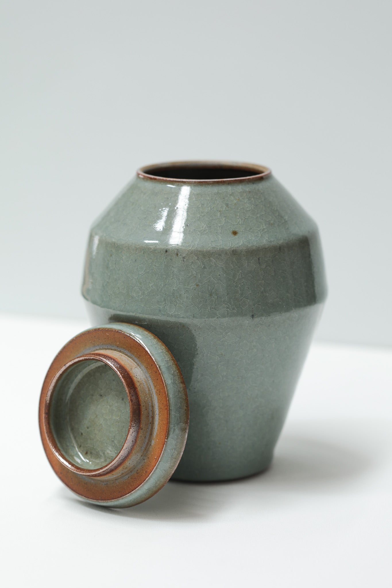 Florian Gadsby: Angular Lidded Jar