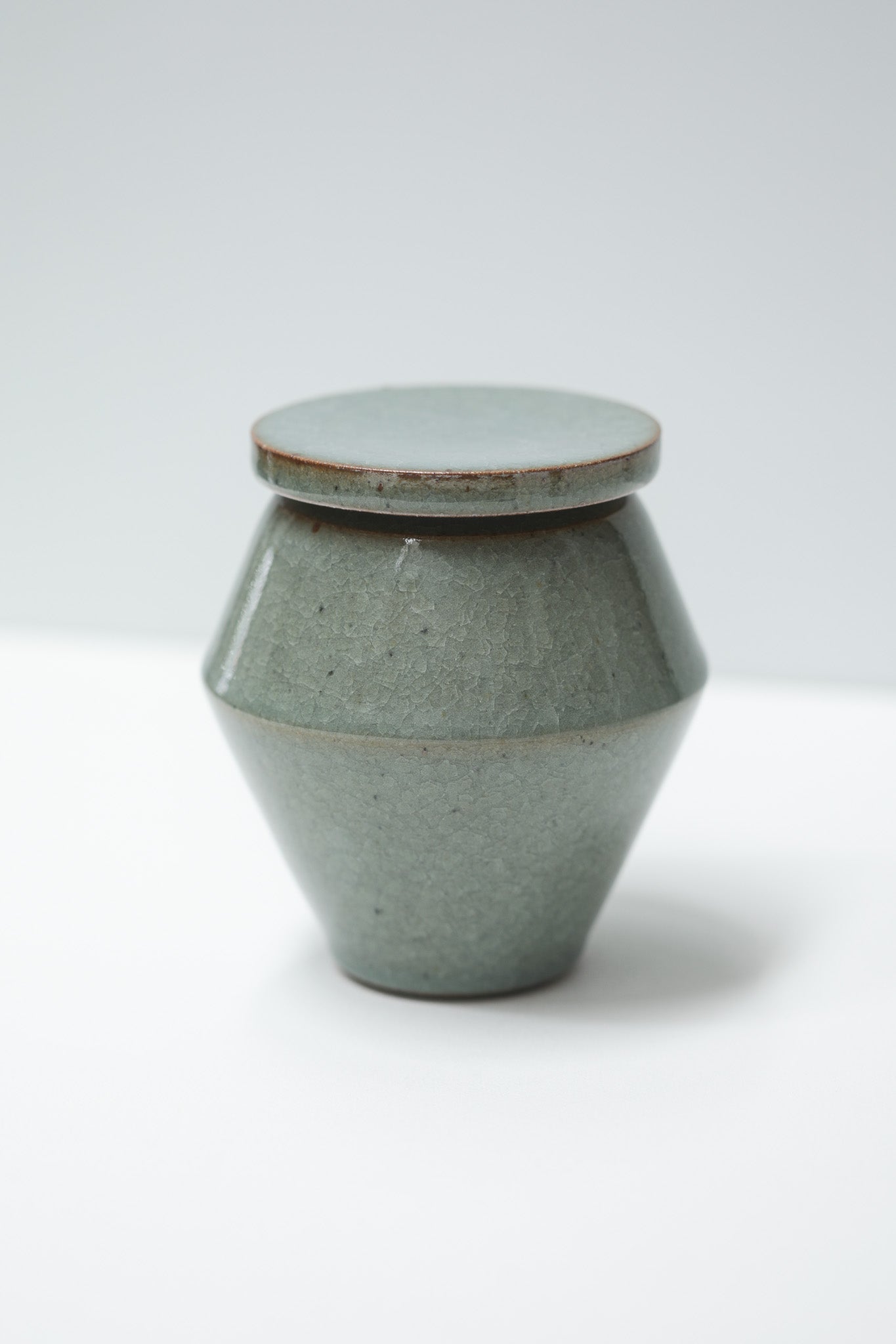Florian Gadsby: Medium Angular Lidded Jar