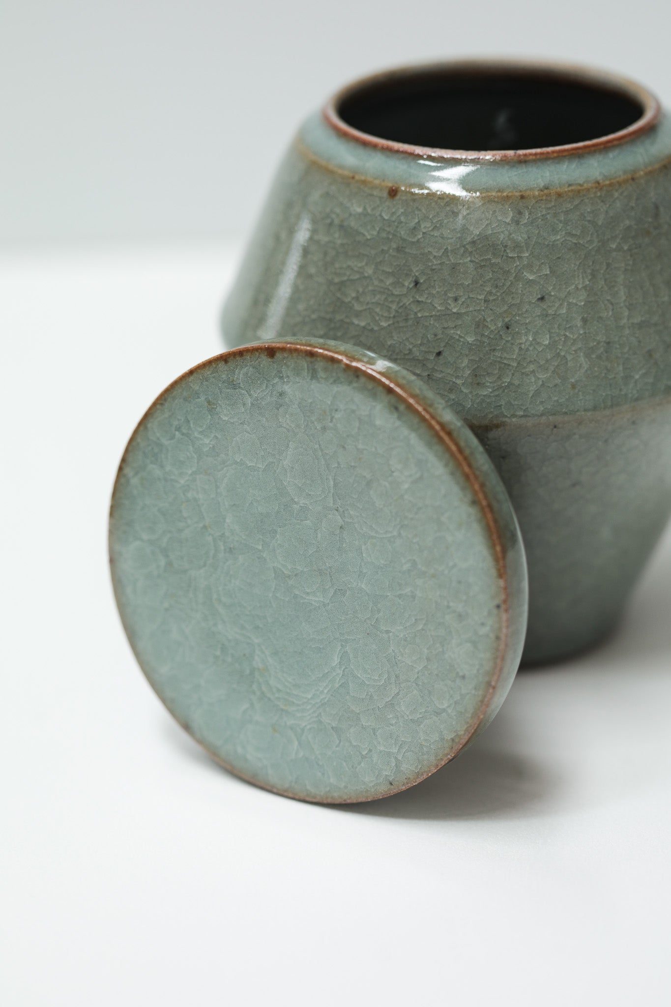 Florian Gadsby: Medium Angular Lidded Jar