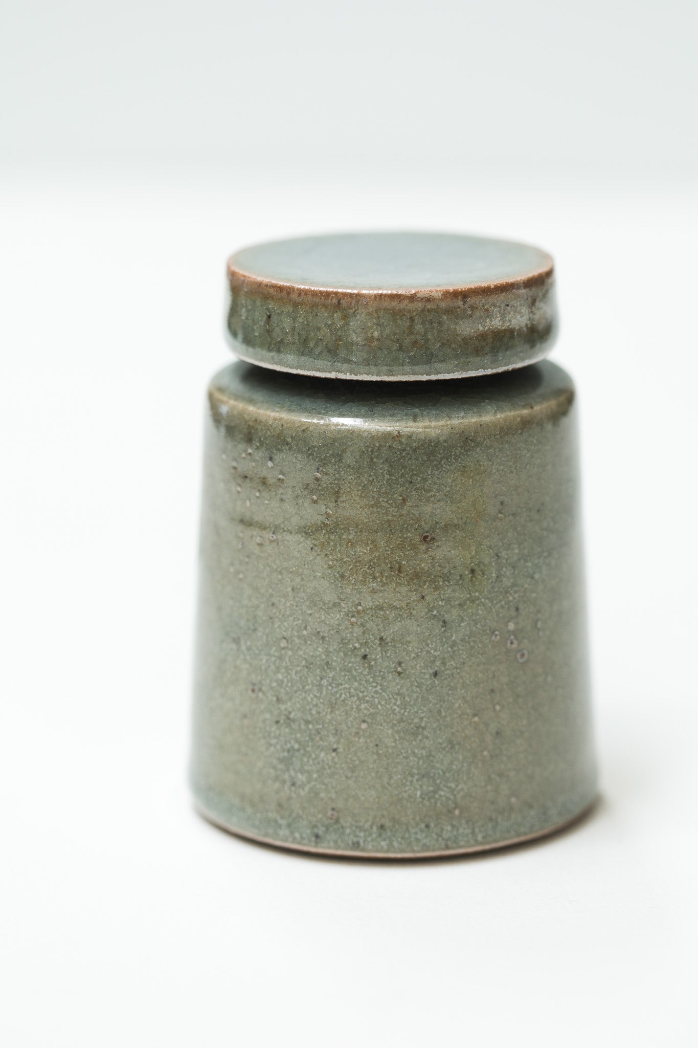 Florian Gadsby: Small Narrow lidded Jar