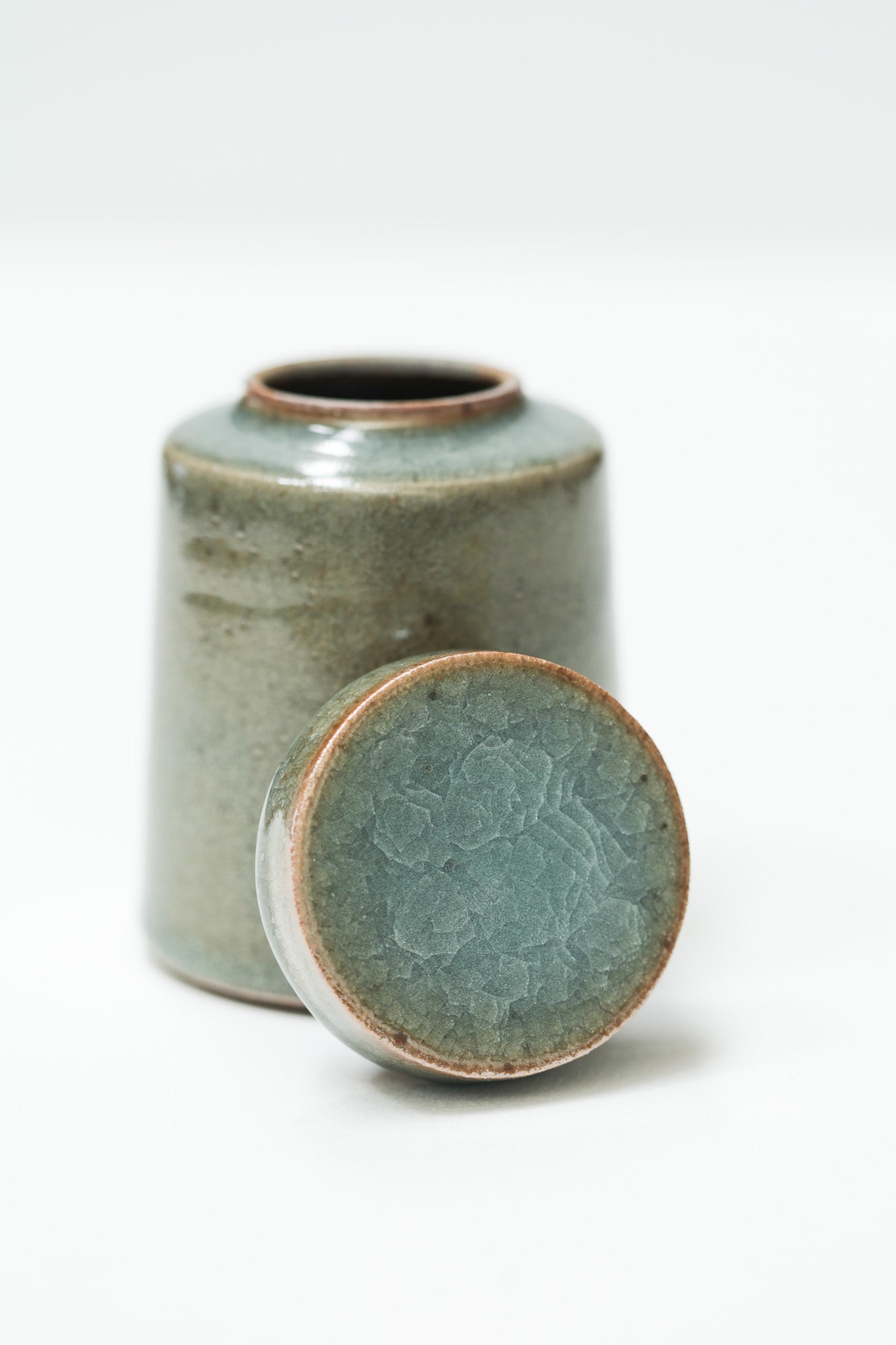 Florian Gadsby: Small Narrow lidded Jar