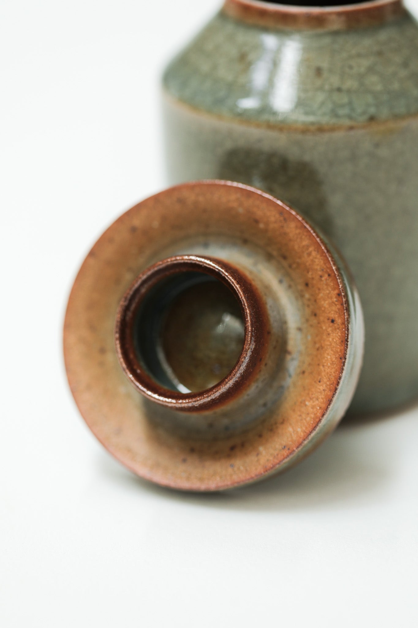 Florian Gadsby: Small Tapering Lidded Jar