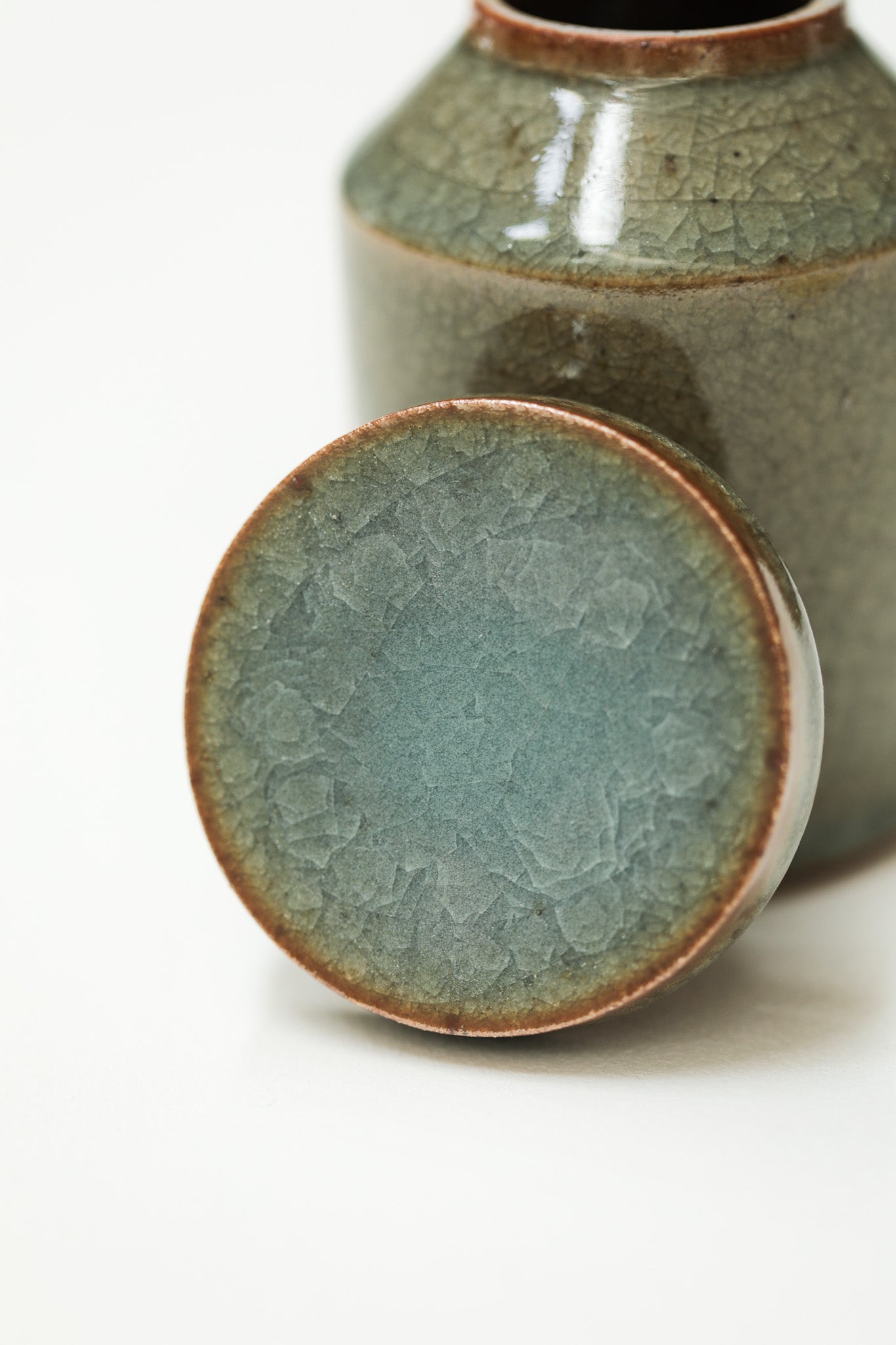 Florian Gadsby: Small Tapering Lidded Jar