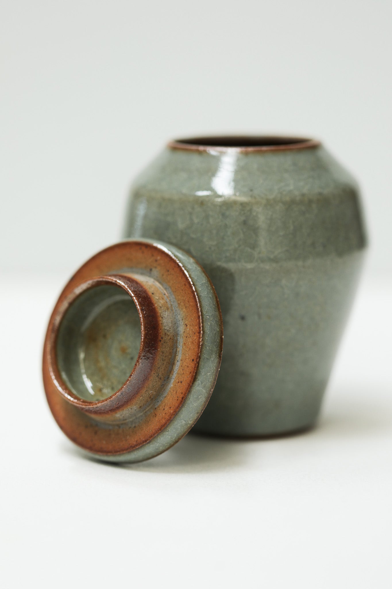 Florian Gadsby: Small Lidded Jar