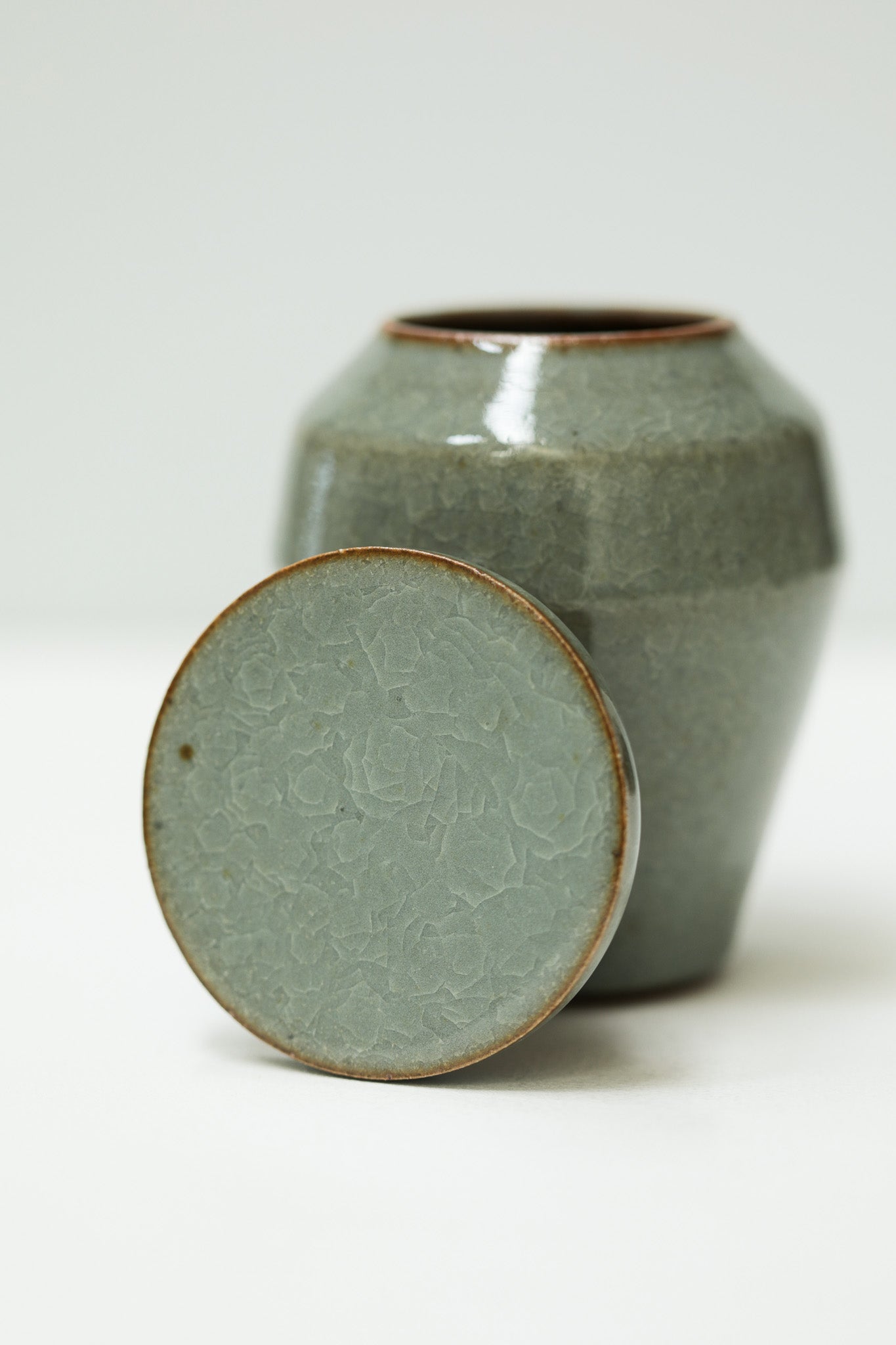 Florian Gadsby: Small Lidded Jar