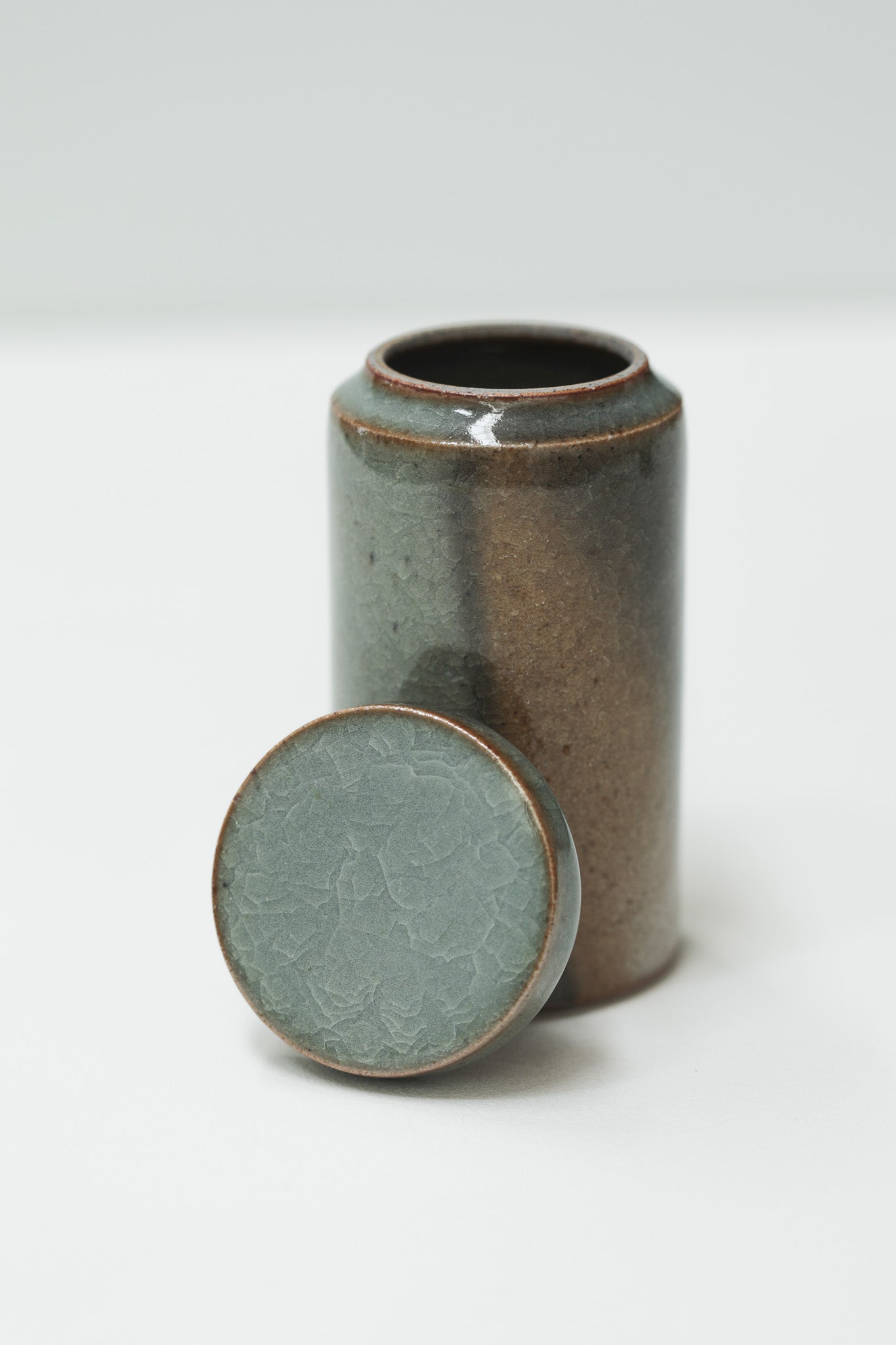 Florian Gadsby: Small Lidded Jar