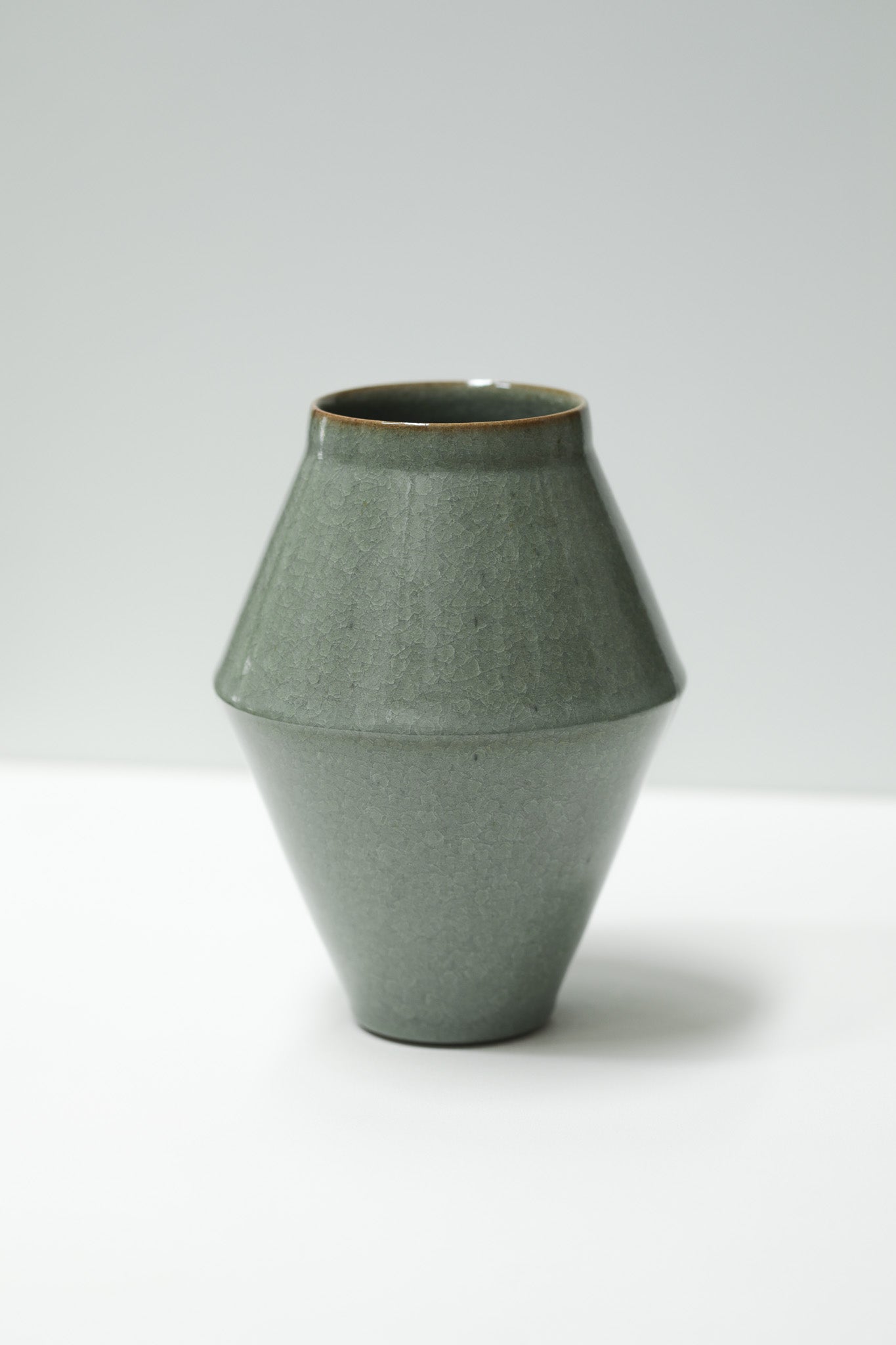 Florian Gadsby: Angular Vase