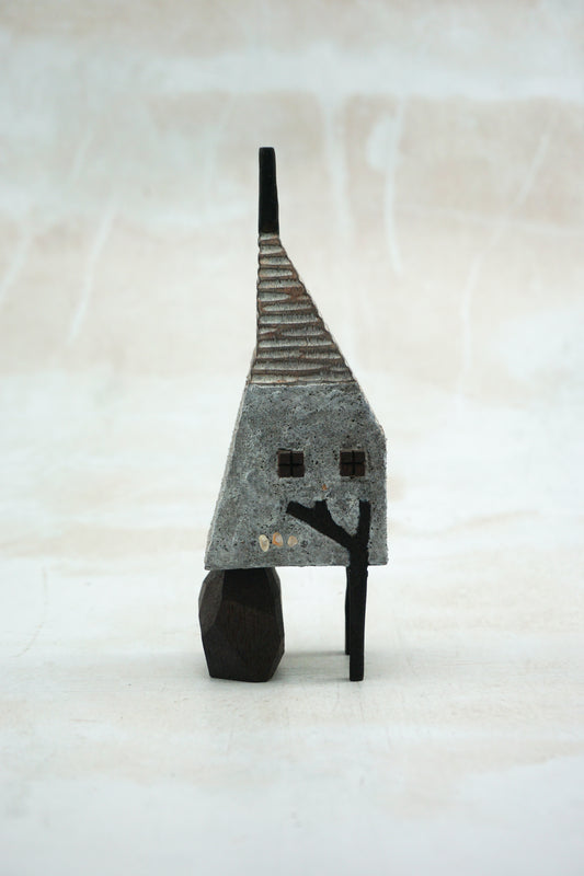 Yukihiro Akama: Little House in the Wood