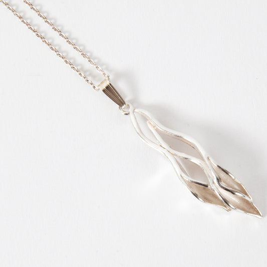 Daisy Lee Jewels: Silver Triple floret pendant