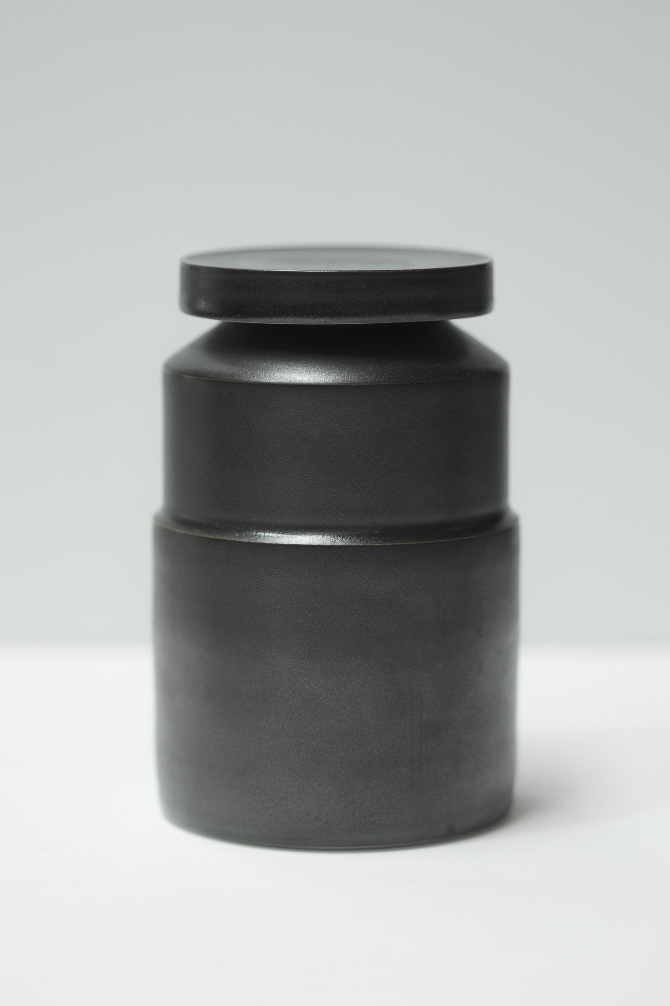 Florian Gadsby: Stepped Lidded Jar