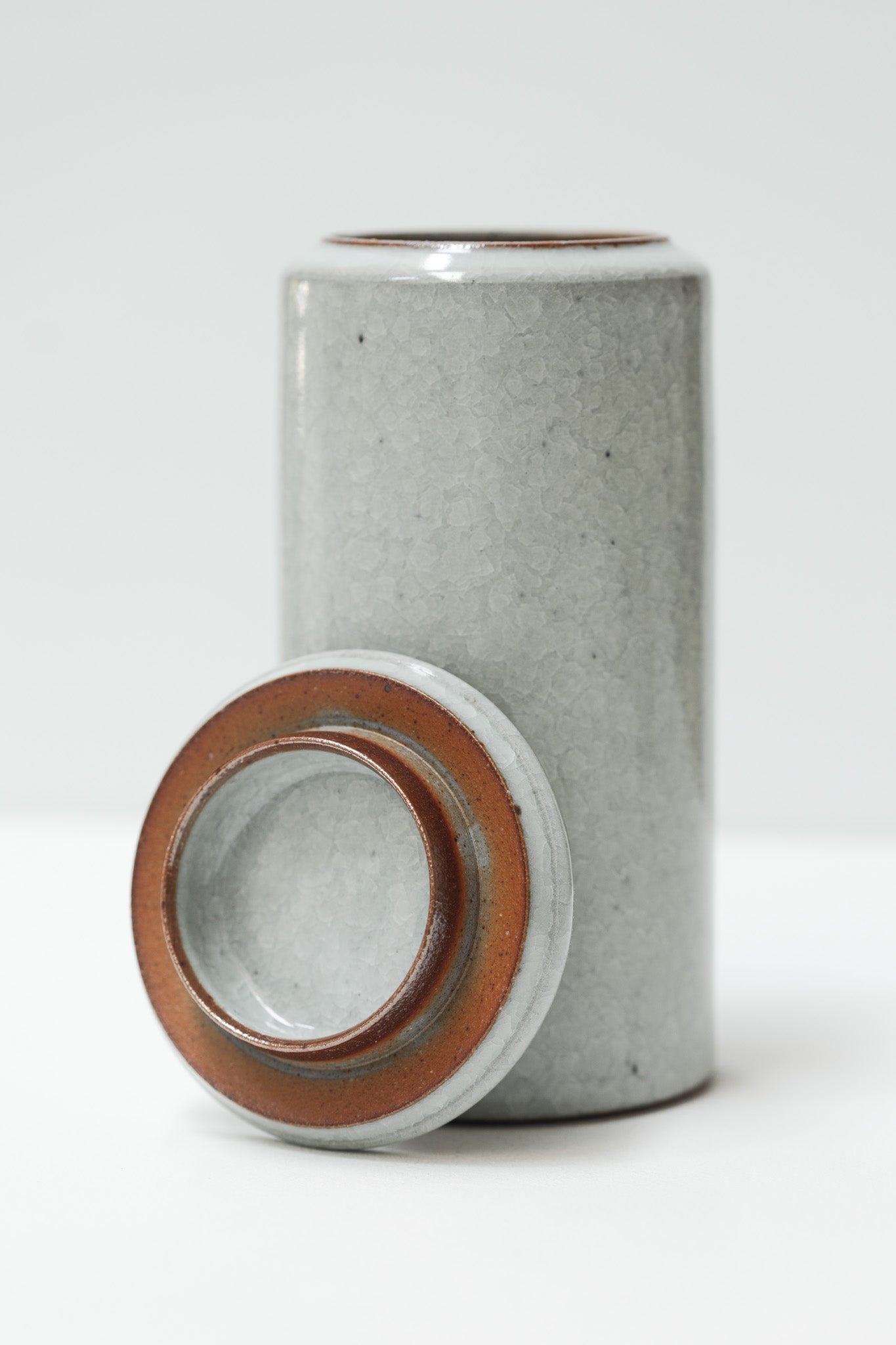 Florian Gadsby: Cylindrical Urn with Stepped Lid