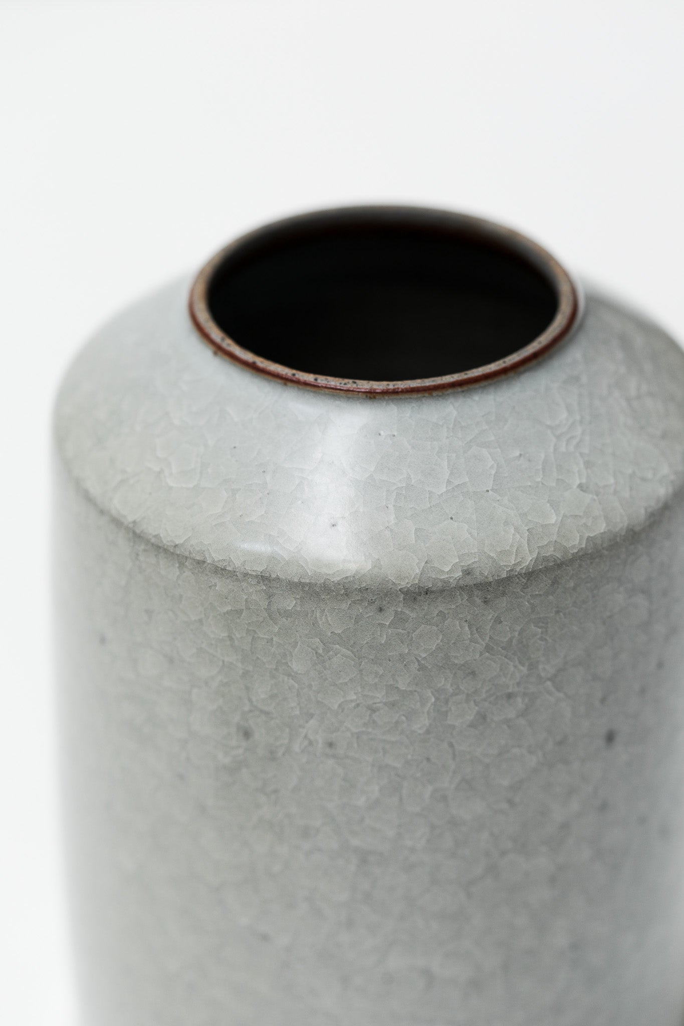 Florian Gadsby: Cylindrical Lidded Urn