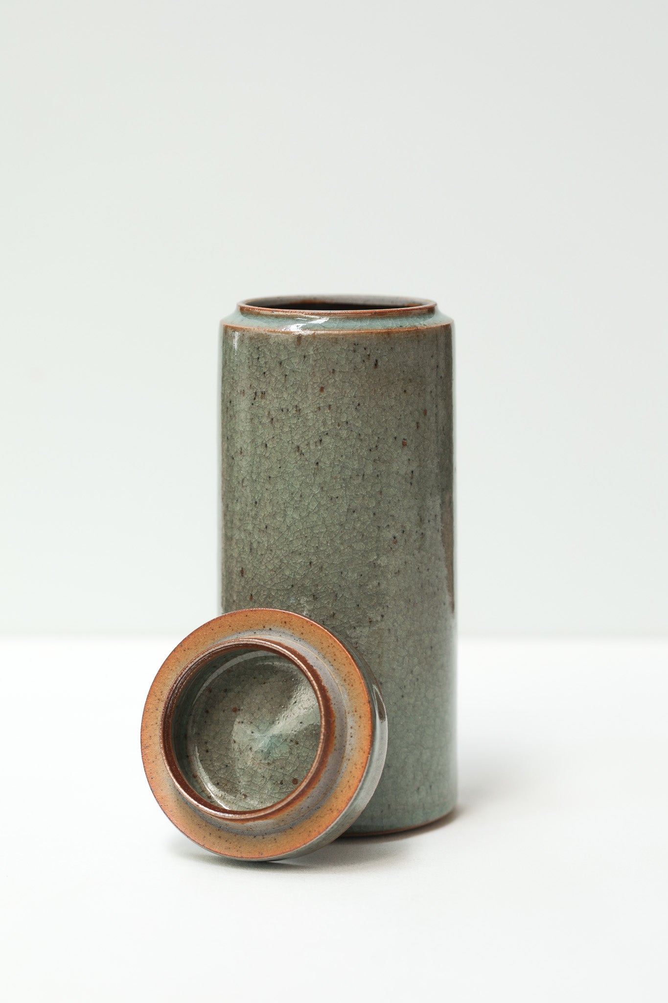 Florian Gadsby: Tall Lidded Jar
