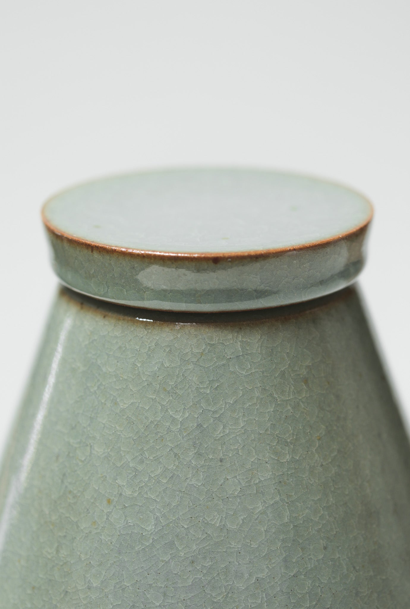 Florian Gadsby: Tall Angular Lidded Jar