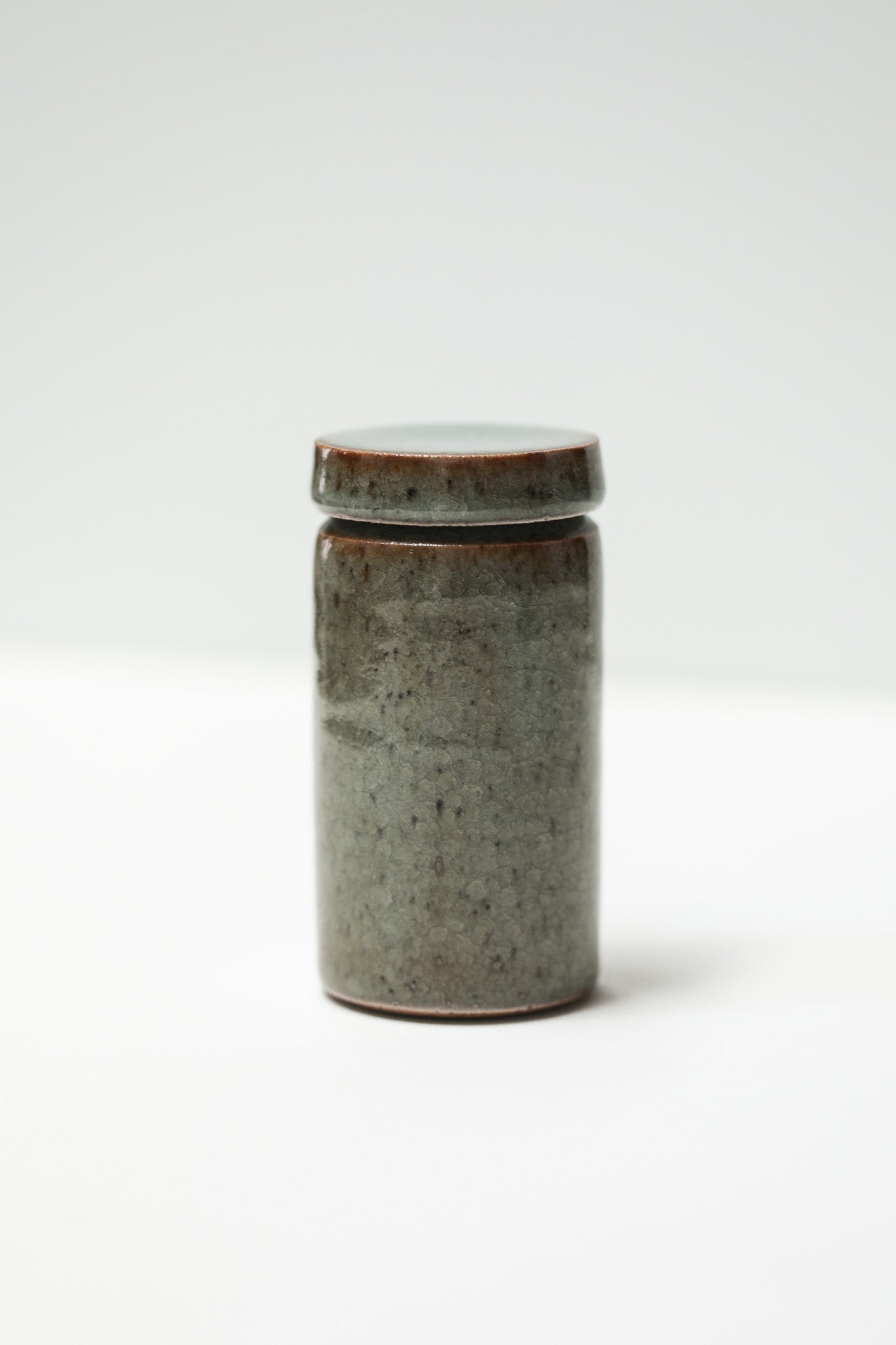 Florian Gadsby: Small Lined Lidded Jar
