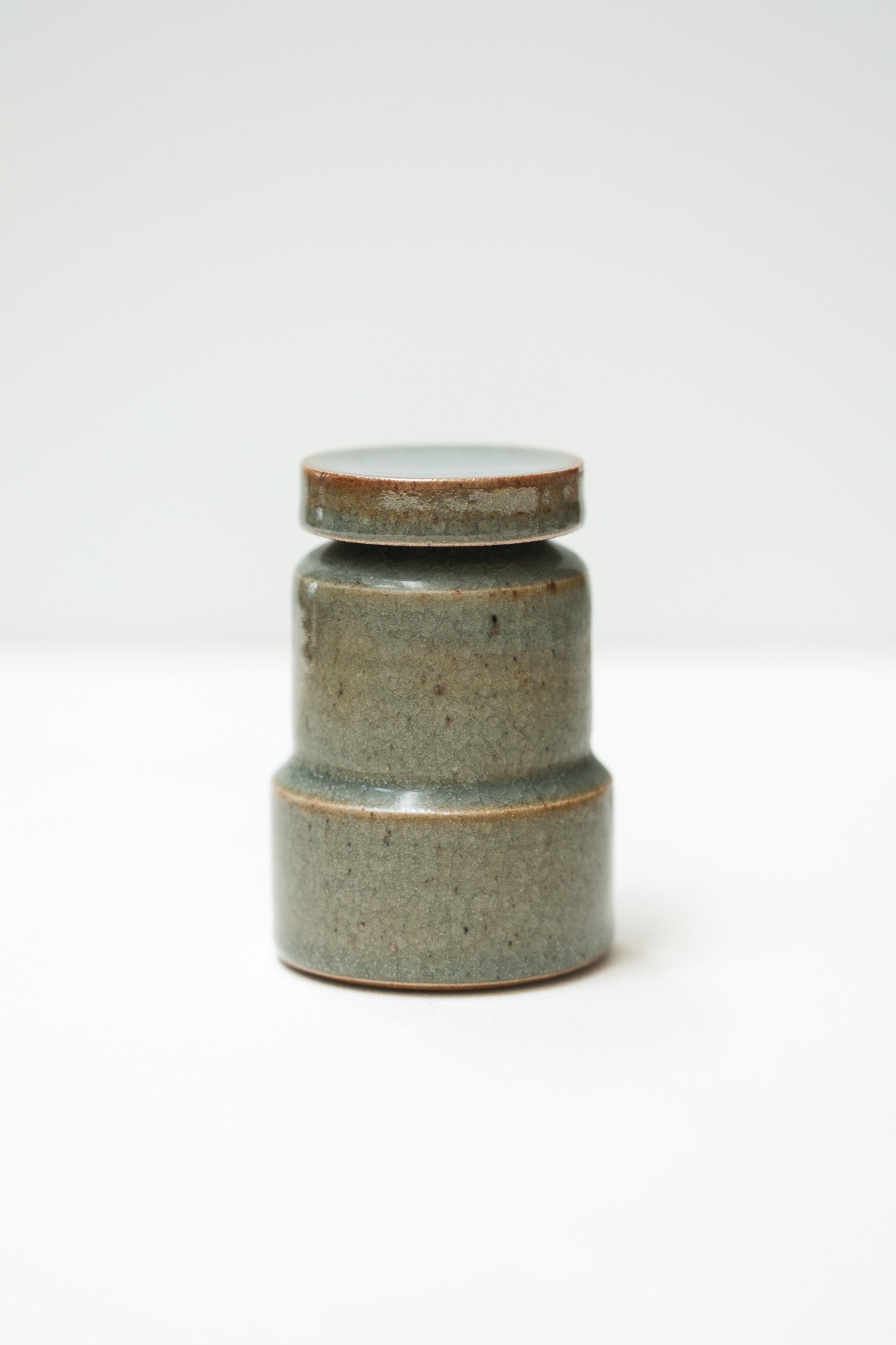 Florian Gadsby: Small Stepped Lidded Jar