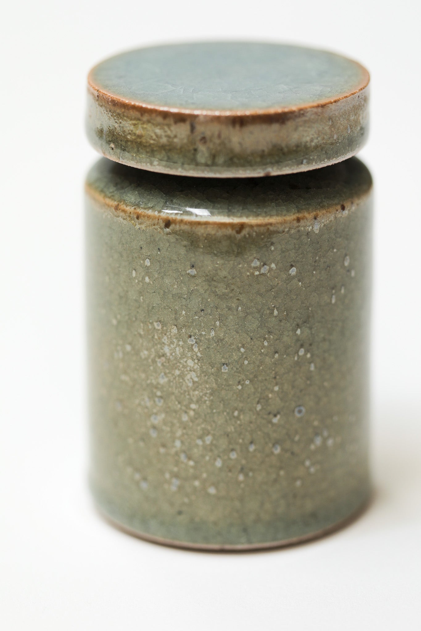 Florian Gadsby: Small Cylindrical Lidded Jar